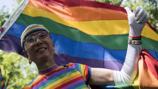 이번 사건은 게이 인권 운동가들의 주목을 받았다