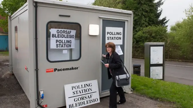 मोबाइल मतदान केंद्र