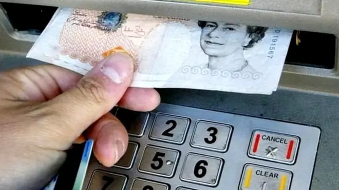 پہلی ایے ٹی ایم مشین بارکیلیز کی مدد سے لندن میں نصب کی گئی تھی