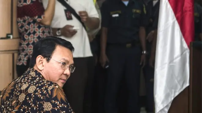 Gubernur nonaktif DKI Jakarta, Basuki Tjaha Purnama alias Ahok, menjalani persidangan dalam kasus penistaan agama.