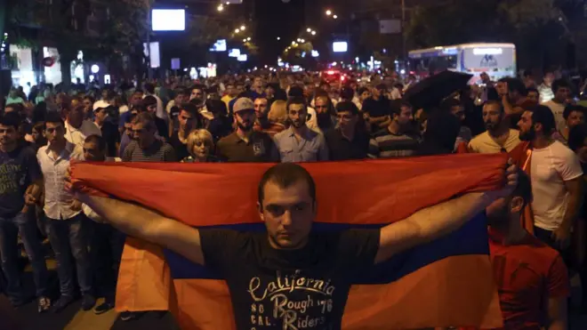 демонстранты в Ереване