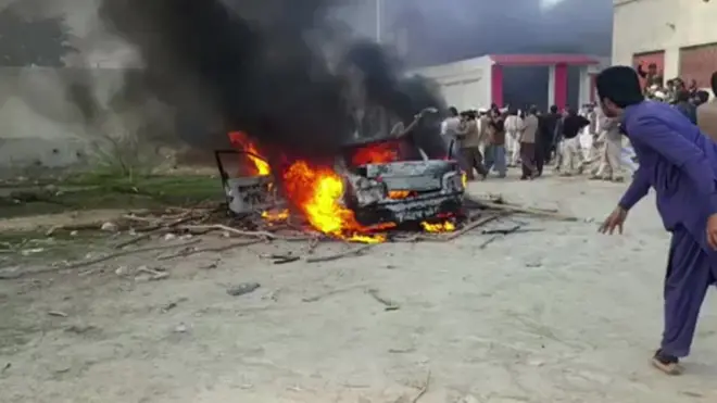 د سیمې اوسېدونکو د ځايي طالبانو ګاډو ته اور ورته کړ