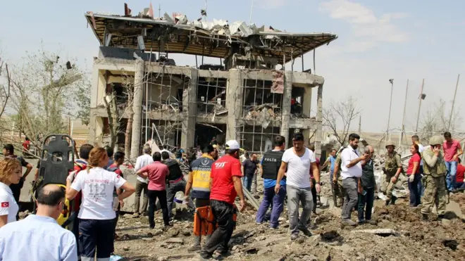 Ответственность за взрыв около полицейского участка пока никто на себя не взял