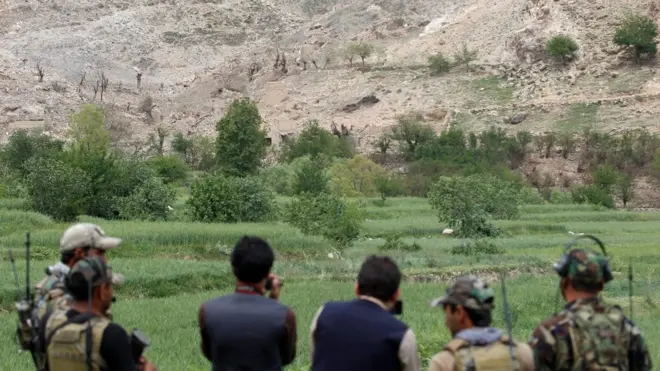 ننگرہار صوبے کے ضلع اچین کے قریب حال ہی میں امریکہ نے ’بموں کی ماں‘ کہلایا جانے والا 9800 کلوگرام وزنی بم گرایا تھا