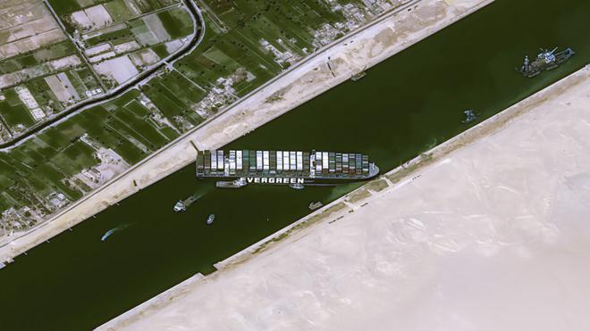 Imagen satelital que muestra la posición del Ever Given en el Canal de Suez.