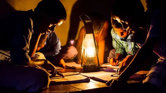 बिहार में हर घर बिजली-शौचालय का दावा कितना सच - फ़ैक्ट चेक