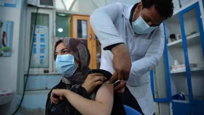 هرات کې د اپرېل پر ۱۴ بندۍ ته واکسین لګول کېږي.