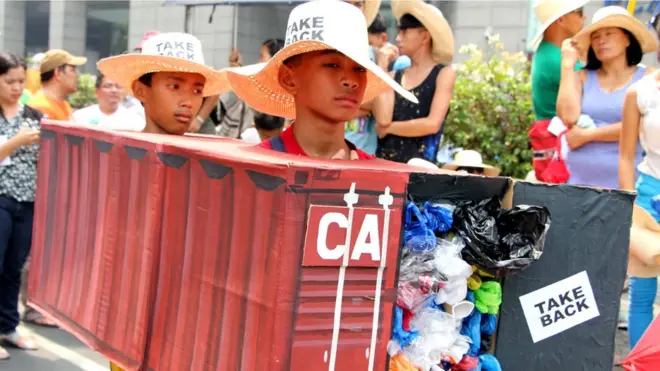 Вантаж з Канади мав містити пластик на переробку, але у контейнерах виявились побутові відходи