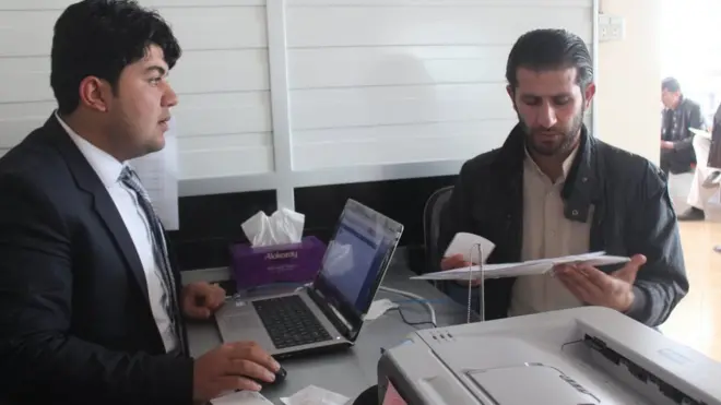 (روان خدمت) ته د بهرنیو چارو وزارت د کنسولي برخې خدمتونه سپارل شوي.