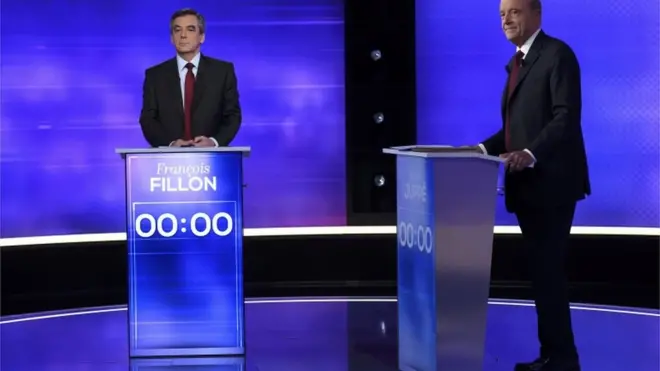 فيون (إلى اليسار) وجوبيه في مناظرتهما التلفزيونية