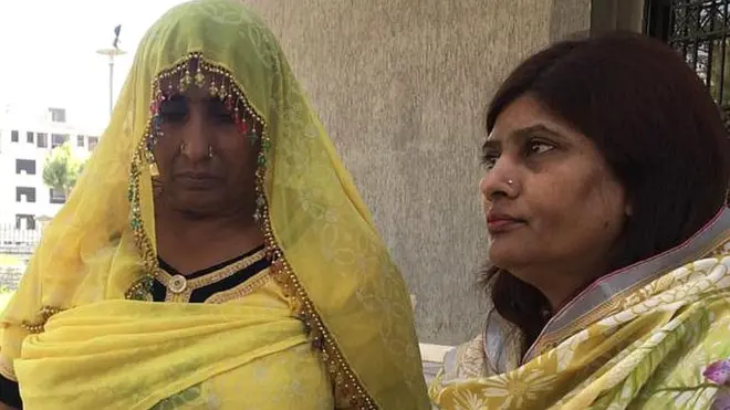 کمرہ عدالت میں رینہ اور روینہ کی والدہ اور پاکستان پیپلز پارٹی کی سینیٹر کرشنا کماری بھی موجود تھیں