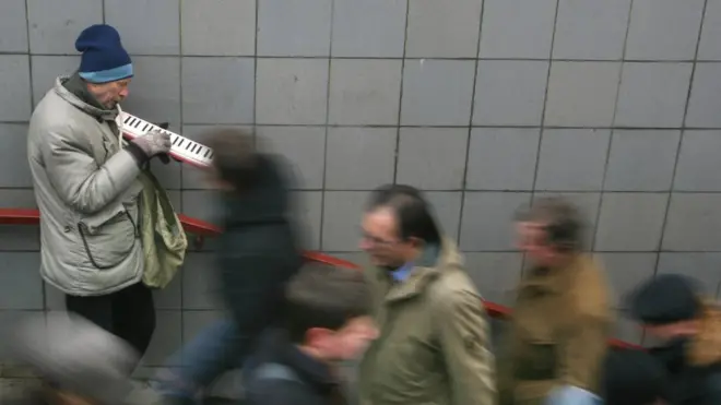 В России по официальным данным - 4 с половиной миллиона безработных