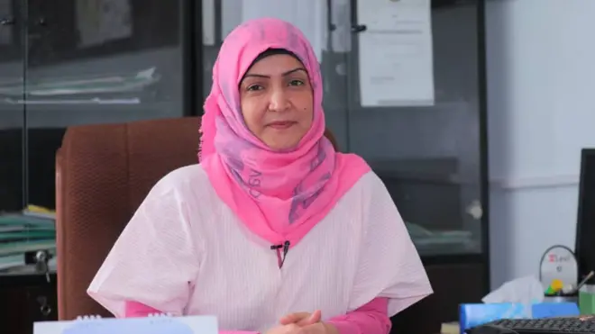 إشراق المقطري واحدة من المحتجين في تعز