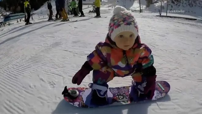 Ребенок на сноуборде