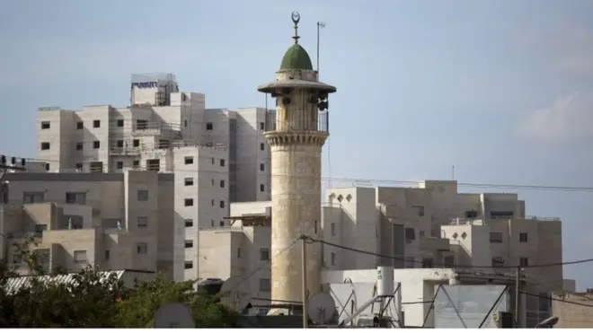 يقول معارضو المشروع إنه يمثل اعتداء على الحرية الدينية للأقلية المسلمة في إسرائيل.