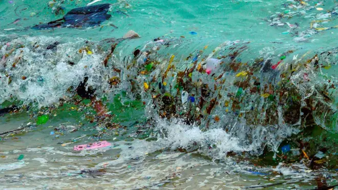 Boa parte do lixo que chega aos oceanos fica perto da costa e acaba sendo trazidamelhores sites de aposta cassinovolta para terra