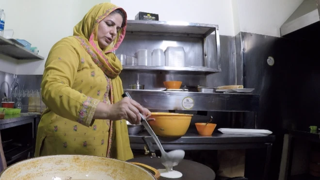 مسز نورین کو اسلام آباد میں نورز کچن چلاتے ہوئے پانچ سال ہوگئے ہیں لیکن وہ اس سے قبل ایک سکول میں پڑھاتی تھیں