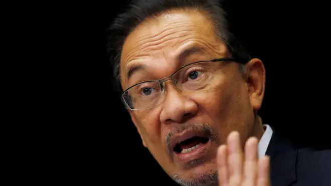 Anwar Ibrahim masuk menjalani hukuman lima tahun mulai