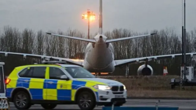 تراوسه معلومه شوې نه ده چې الوتکه ولې تلاشي شوې ده.