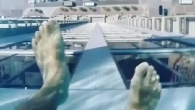 басейн над вулицею