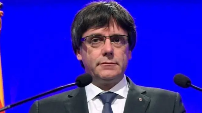 تشارلز بويغدمونت عمل صحفيا ثم تحول للسياسة عام 2006