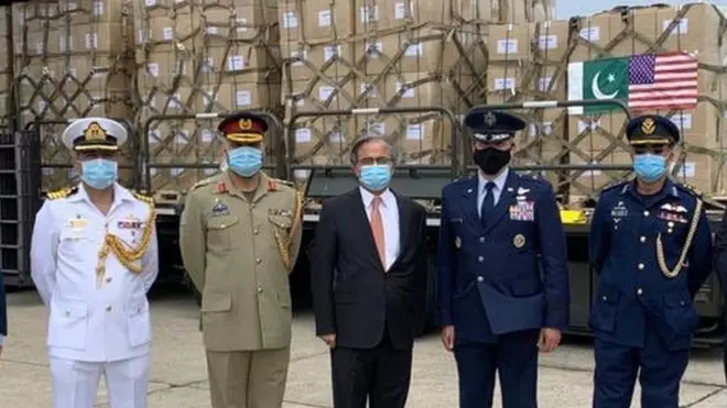 سینئر امریکی اہلکار پاکستانی ٹیم کے ساتھ اینڈریوز ہوائی اڈے پر