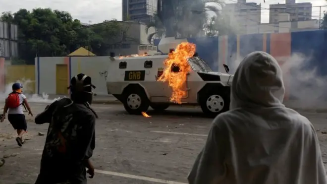 Las protestas violentas en Venezuela se han cobrado más de 30 vidas.