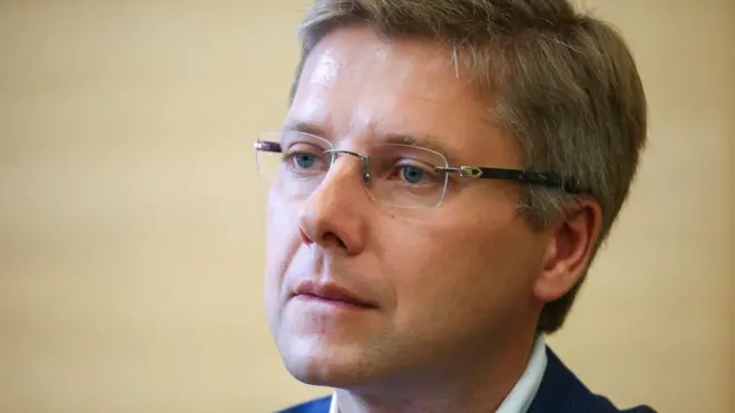 Ушаков назвал ситуацию войной против его партии