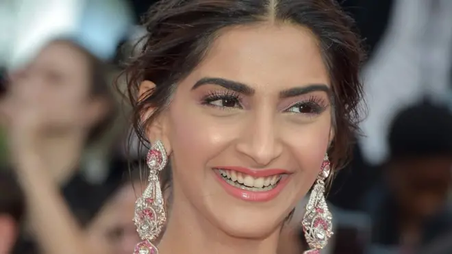 پرسنالٹی آف دی ویک میں آج جانیئے فلمسٹار انیل کپور کی بیٹی اور فیشن آئی کان سمجھی جانے والی سونم کپور کے بارے میں