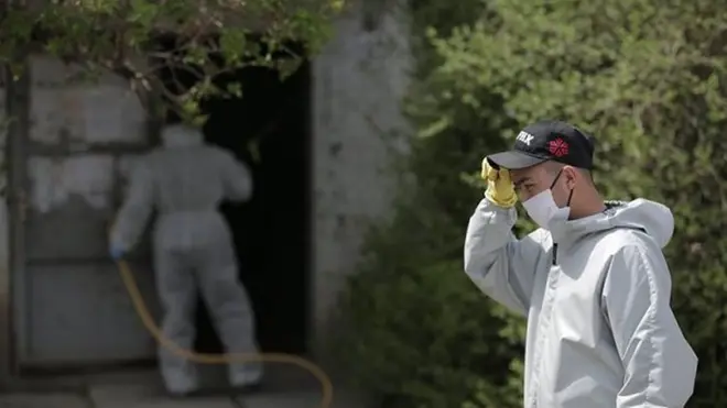 Үйлөргө, коомдук жайларга дезинфекция кылып жатышат