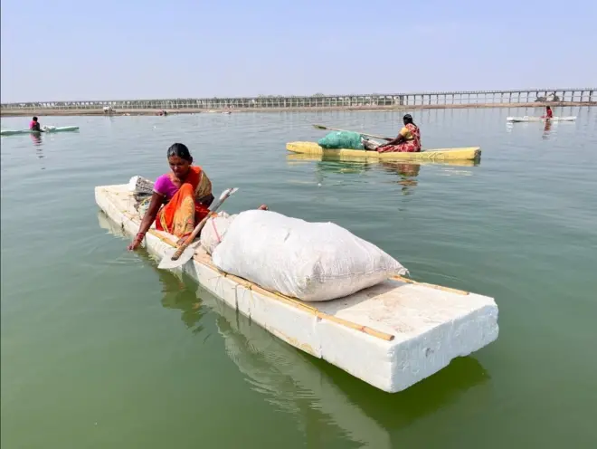 जायकवाडीतील मासेमारी