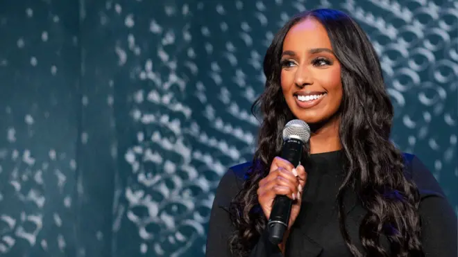 Yasmin waa khabiir amniga dijitaalka ah ee Cybersecurity-ga loo yaqaano ka shaqeeysa.