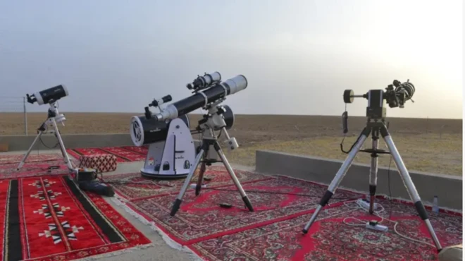 Aworan awọn irinṣẹ ti wọn fi n wo oṣu oju ọrun 