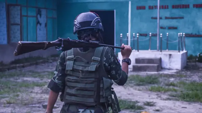 တိုက်ပွဲပြင်းထန်နေတဲ့ ကလေးမြို့နဲ့ ခြုံခိုတိုက်ခိုက်ခံရတဲ့ ဒုစစ်ဦးစီးချုပ် 