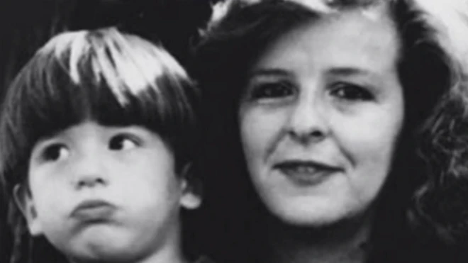 Miguel Uribe de cuatro años, junto a su mamá Dia a Turbay
