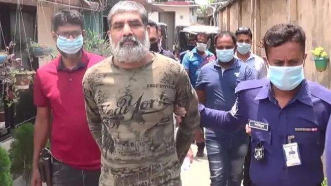 ডিজিটাল নিরাপত্তা আইনে গ্রেপ্তার সাংবাদিক শফিকুল ইসলাম। গ্রেপ্তারের আগে প্রায় দুই মাস নিখোঁজ ছিলেন তিনি 