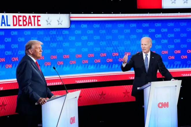 Ông Trump tỏ ra thắng thế trong cuộc tranh luận với ông Biden