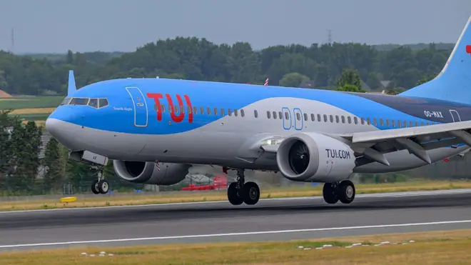 Літак TUI приземлився на злітно-посадкову смугу
