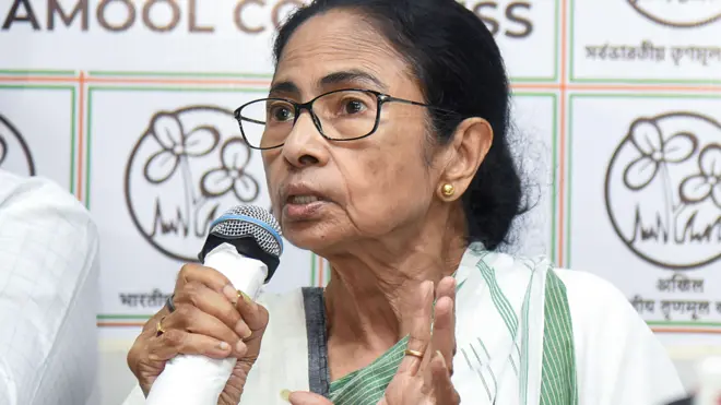 সাংবাদিক সম্মেলনে মমতা ব্যানার্জী
