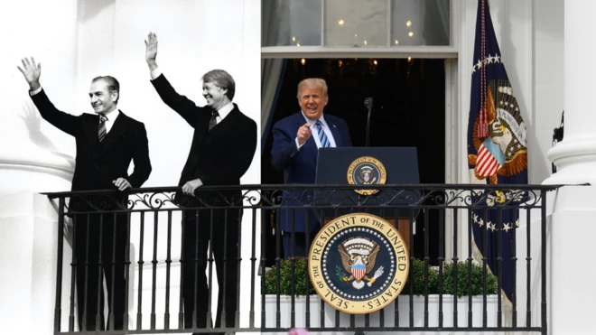 شاه و کارتر در سمت چپ و دونالد ترامپ در سمت راست