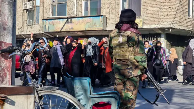 Kadınların eylemi ve Taliban