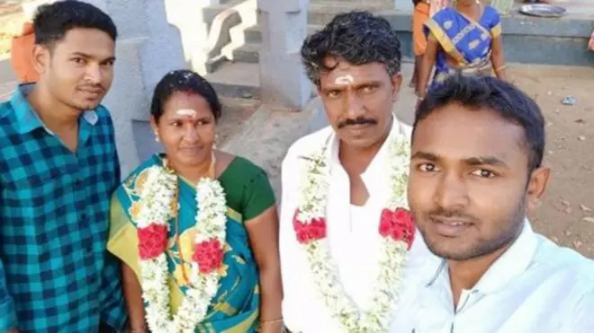 بھاسکر اور ان کے بھائی وویک نے اپنی ماں کو دوسری شادی کے لیے رضامند کیا