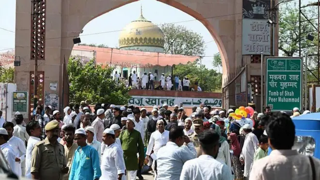 వక్ఫ్ సవరణ బిల్లు, ఆస్తులు, ముస్లిం సమాజం