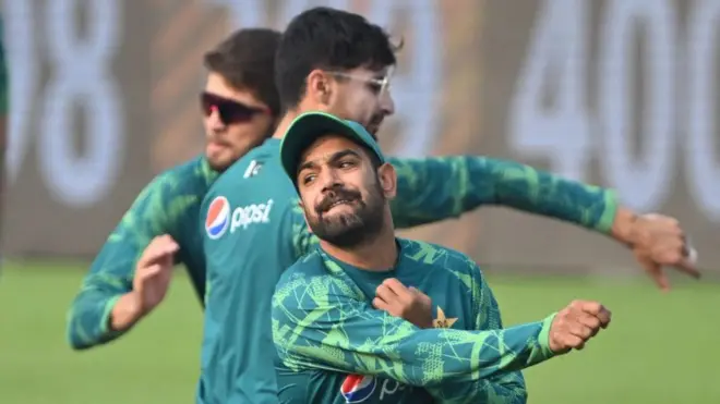 সোমবার ইডেনে প্র্যাকটিসে পাকিস্তানের হারিস রাউফ ও সতীর্থরা