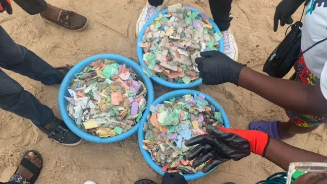 Plastics and styrofoams dem pick for Lagos beach