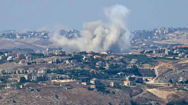 Waxaa cirka isku shareeray qiiq ka baxay goobta duqeynta ay diyaaradaha Israel ka geysteen tuulooyinka koonfurta Lubnaan.