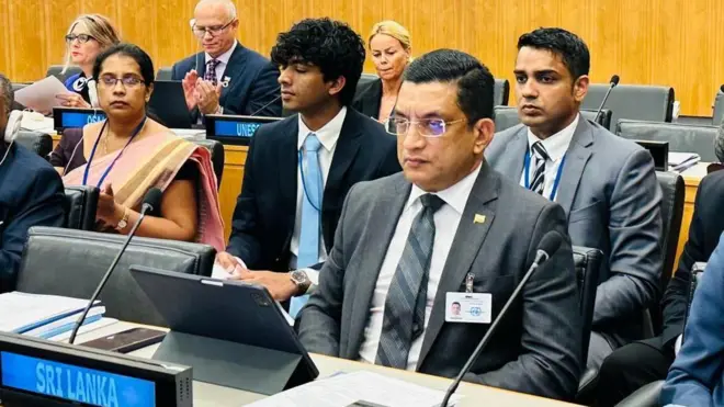 මෙරට දේශපාලනයට අලුත් නොවන "ඥාති සංග්‍රහය" සම්බන්ධයෙන් නවතම චෝදනාව එල්ල වන්නේ විදේශ කටයුතු අමාත්‍ය ජනාධිපති නීතිඥ අලි සබ්‍රිට එරෙහිවය.