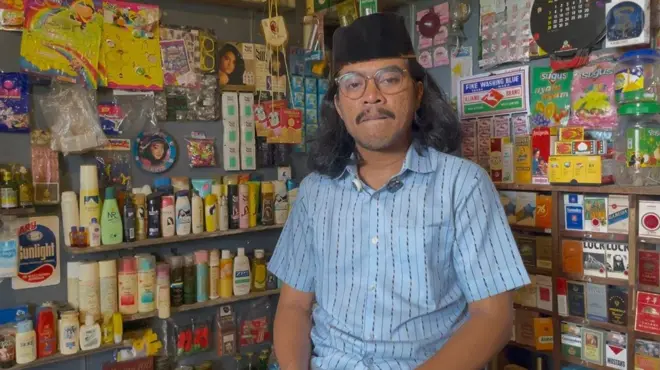 Rivaldo Ferdian, pemilik Galeri Kapsul Waktu di Padang, Sumatra Barat.