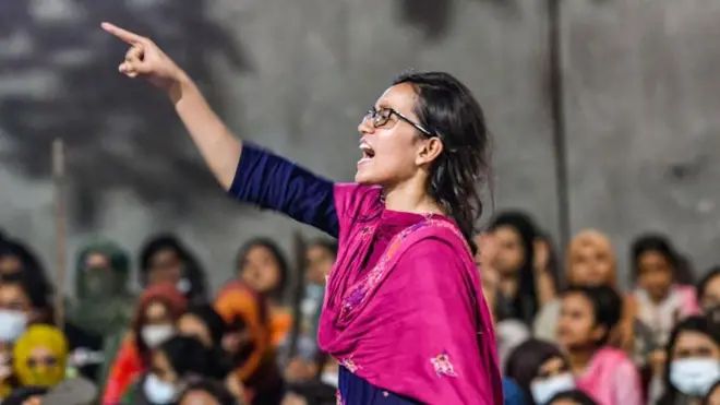 आरक्षण का विरोध करते छात्र