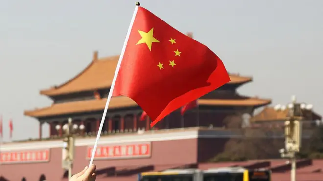 Tiannanmen Meydanı'nda Çin bayrağı.